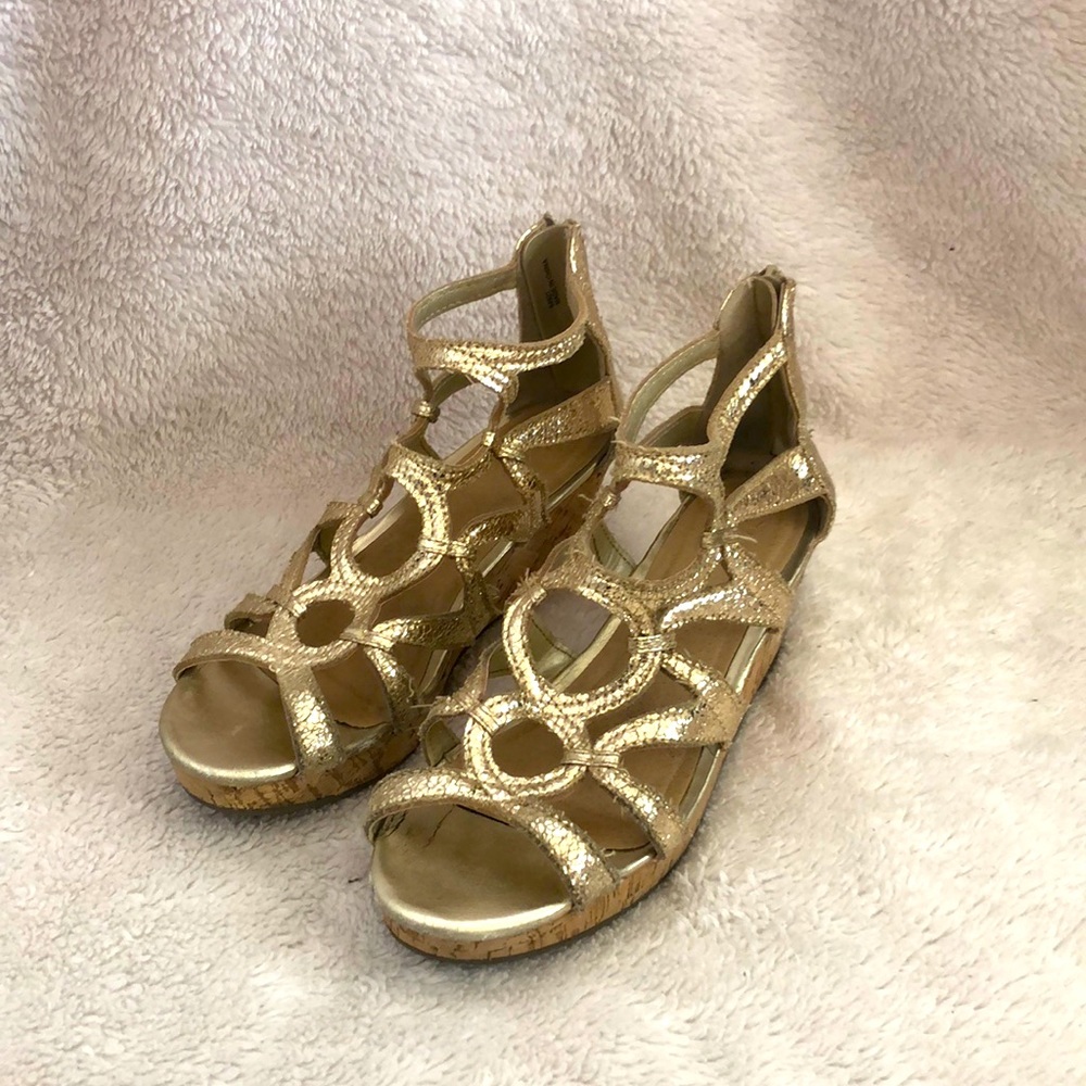 KIDS SIZE 4 HEELS